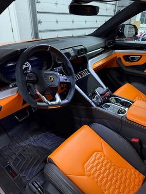 2021 Lamborghini Urus Pearl Capsule