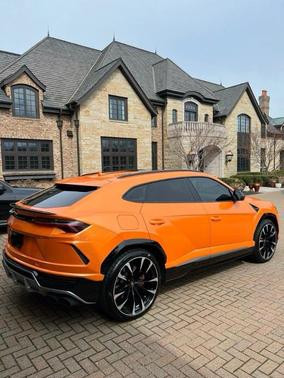 2021 Lamborghini Urus Pearl Capsule