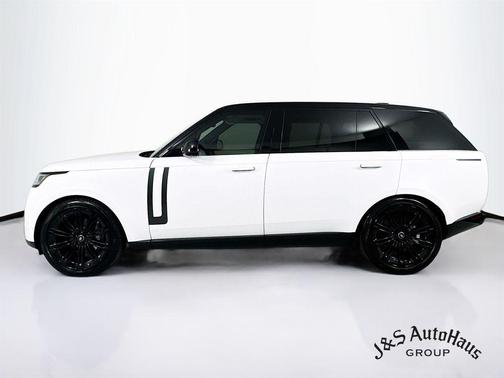 Ostuni Pearl White 2025 Land Rover Range Rover P400 SE 7 Seat
