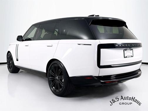 Ostuni Pearl White 2025 Land Rover Range Rover P400 SE 7 Seat