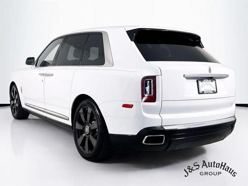 White 2020 Rolls-Royce Cullinan