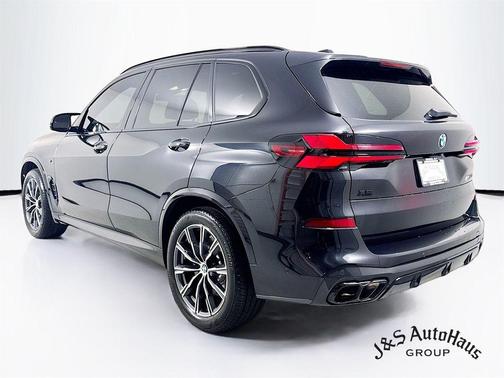 2024 BMW X5 M60i