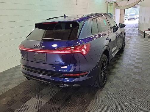 2022 Audi e-tron Premium