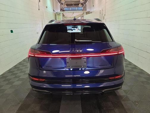 2022 Audi e-tron Premium