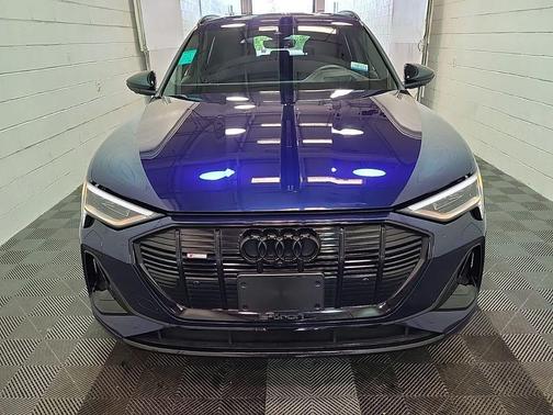 2022 Audi e-tron Premium
