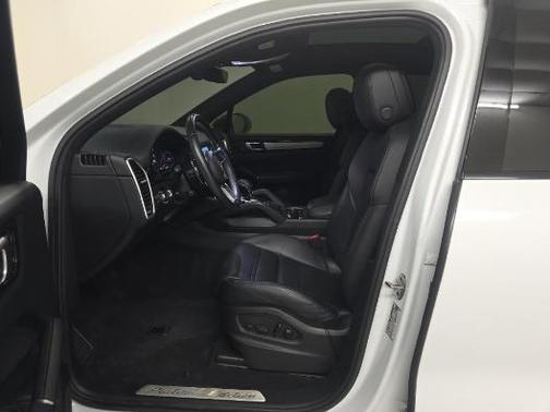 White 2023 Porsche Cayenne Platinum Edition
