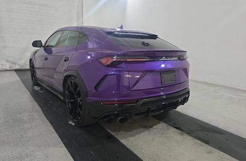 2022 Lamborghini Urus Base