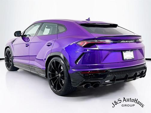 2022 Lamborghini Urus Base