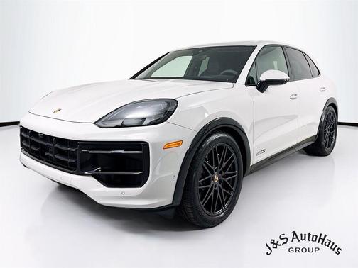 2025 Porsche Cayenne GTS