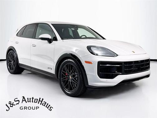 2025 Porsche Cayenne GTS