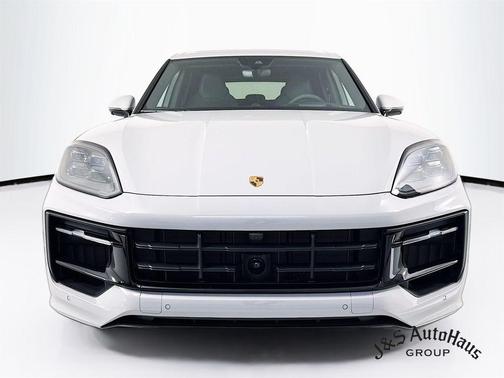 2025 Porsche Cayenne GTS