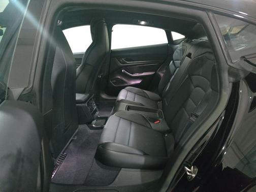 2022 Porsche Taycan Base