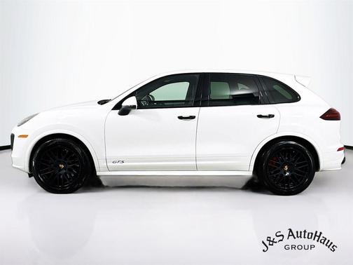 2017 Porsche Cayenne GTS