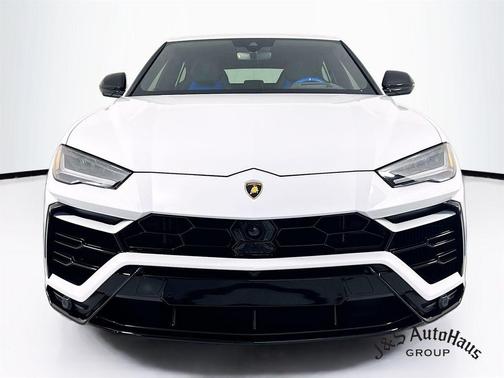 2022 Lamborghini Urus Pearl Capsule