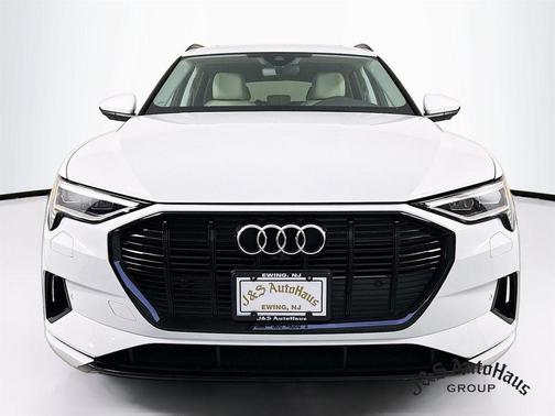 2022 Audi e-tron Premium