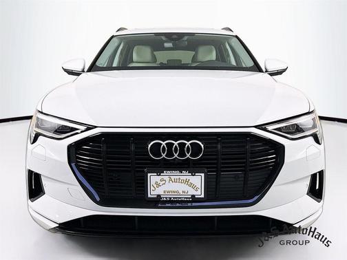 2022 Audi e-tron Premium