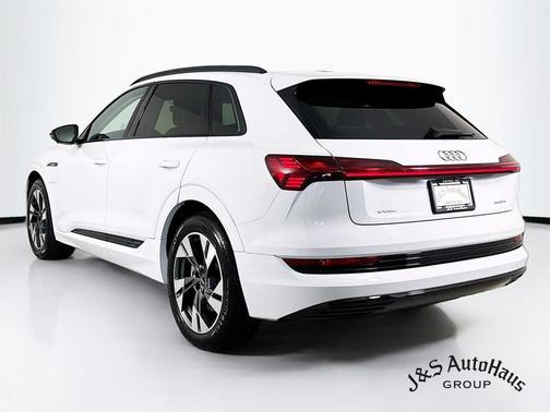 2022 Audi e-tron Premium