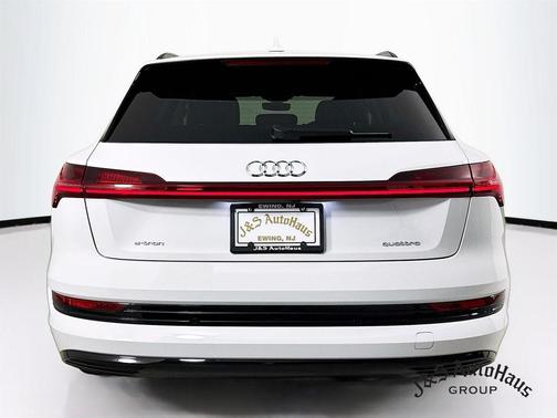 2022 Audi e-tron Premium