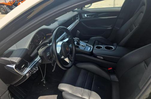 2018 Porsche Panamera 4