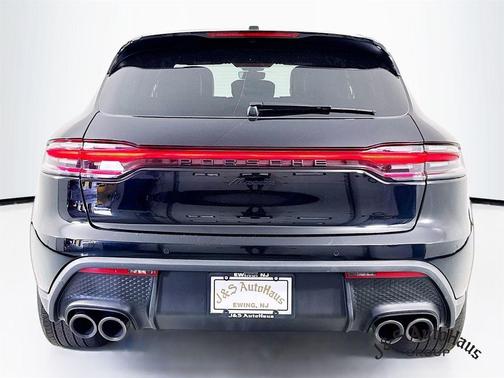 2022 Porsche Macan Base