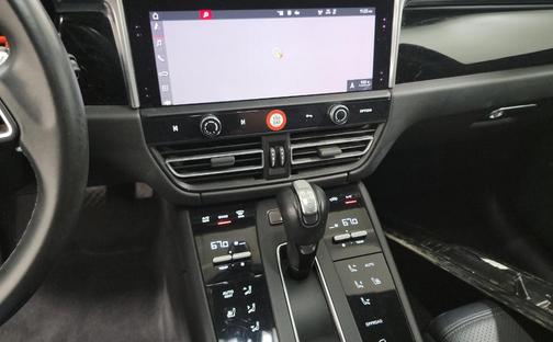 2022 Porsche Macan Base