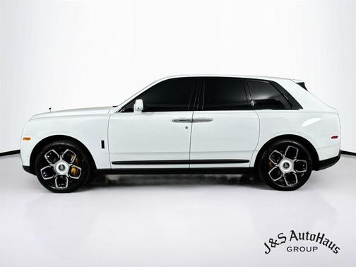 Arctic White 2022 Rolls-Royce Cullinan