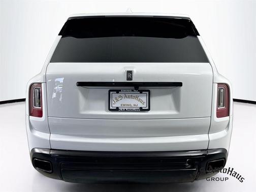 Arctic White 2022 Rolls-Royce Cullinan