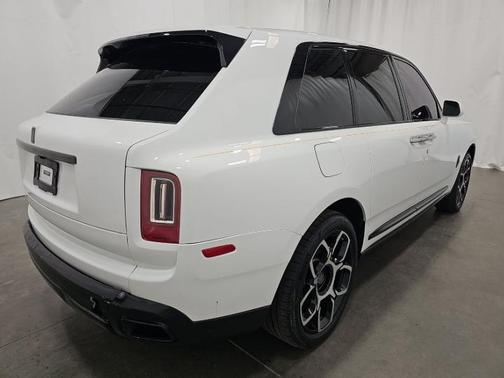 White 2022 Rolls-Royce Cullinan