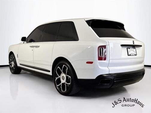 Arctic White 2022 Rolls-Royce Cullinan
