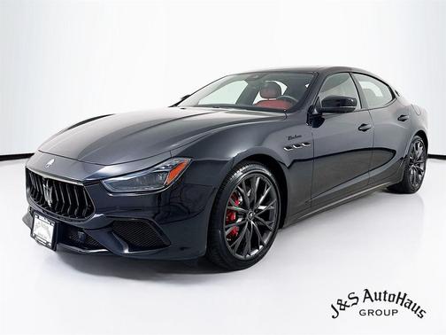 2022 Maserati Ghibli Modena Q4