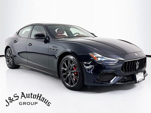 2022 Maserati Ghibli Modena Q4