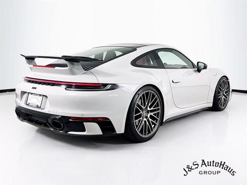 2021 Porsche 911 Carrera
