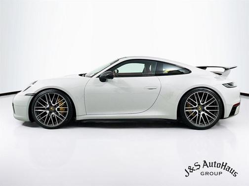 2021 Porsche 911 Carrera