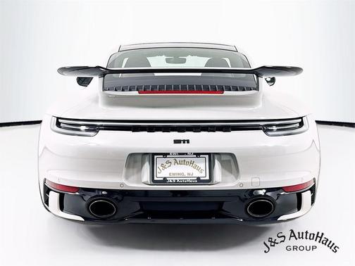 2021 Porsche 911 Carrera