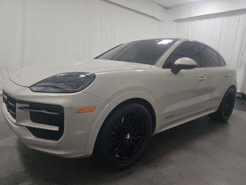 Cashmere Beige Metallic 2025 Porsche Cayenne GTS