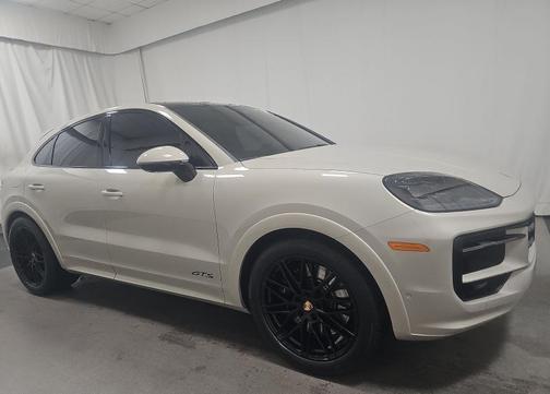Cashmere Beige Metallic 2025 Porsche Cayenne GTS