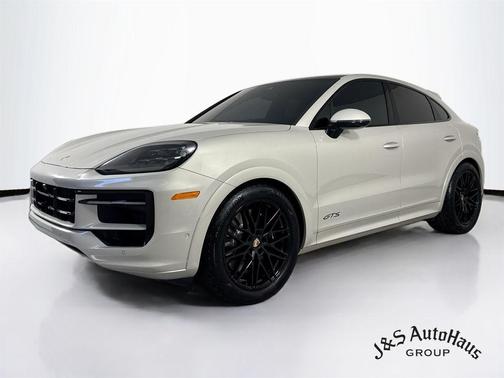 Cashmere Beige Metallic 2025 Porsche Cayenne GTS