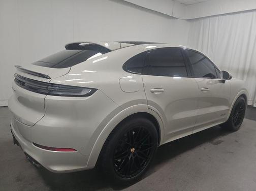 Cashmere Beige Metallic 2025 Porsche Cayenne GTS