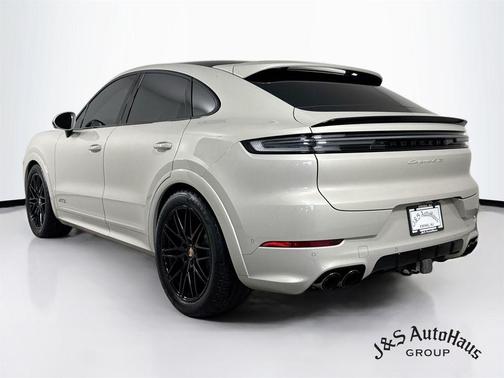 Cashmere Beige Metallic 2025 Porsche Cayenne GTS
