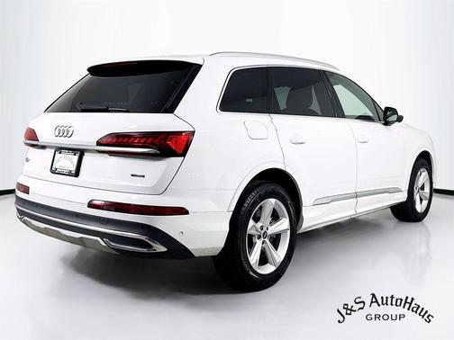 2022 Audi Q7 55 Premium