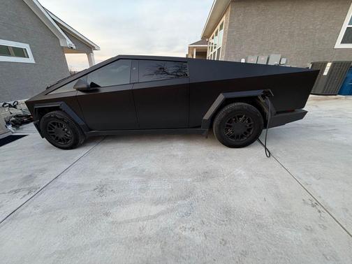 2025 Tesla Cybertruck Base