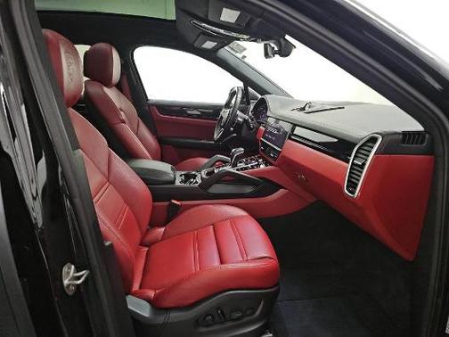 Black Metallic 2023 Porsche Cayenne Platinum Edition