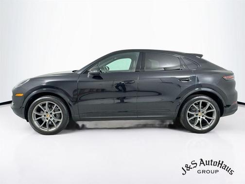 Black Metallic 2023 Porsche Cayenne Platinum Edition