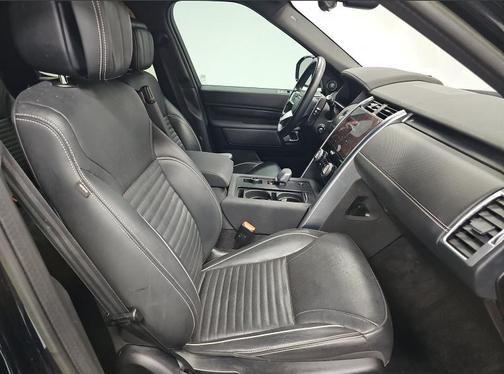 Santorini Black 2023 Land Rover Discovery P360 Metropolitan Edition