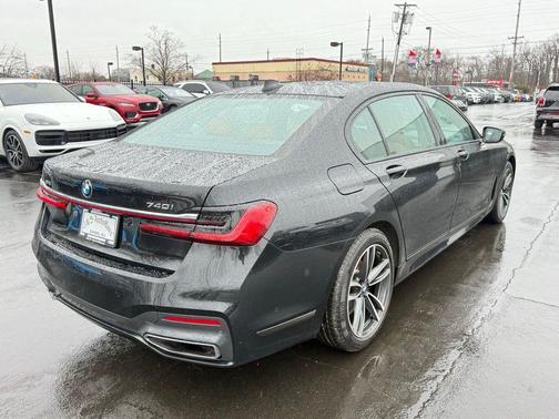 2021 BMW 740 i xDrive