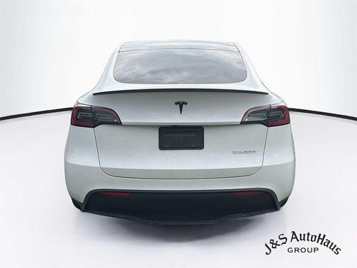 White 2023 Tesla Model Y Performance