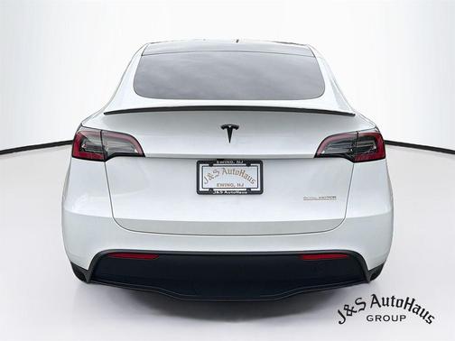 White 2023 Tesla Model Y Performance
