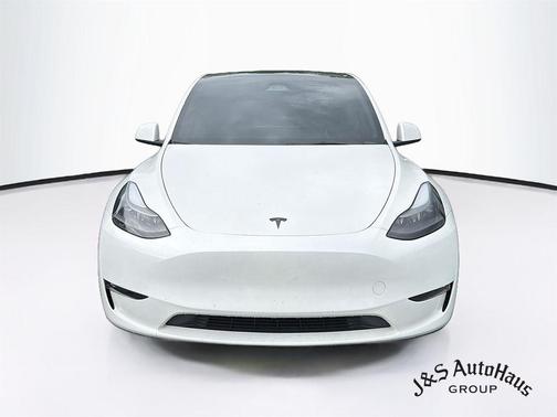 White 2023 Tesla Model Y Performance