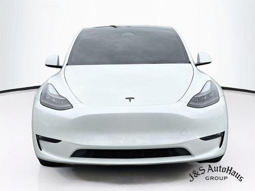 White 2023 Tesla Model Y Performance