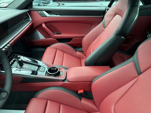 2025 Porsche 911 Carrera GTS